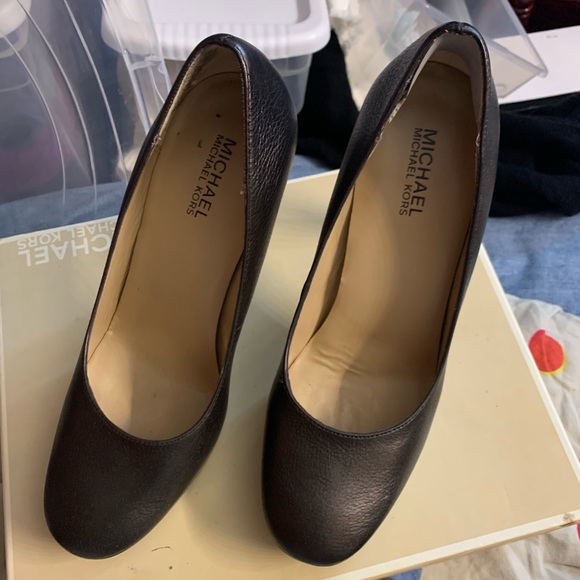 Michael Kors raceway pumps 8 - Picture 2 of 5